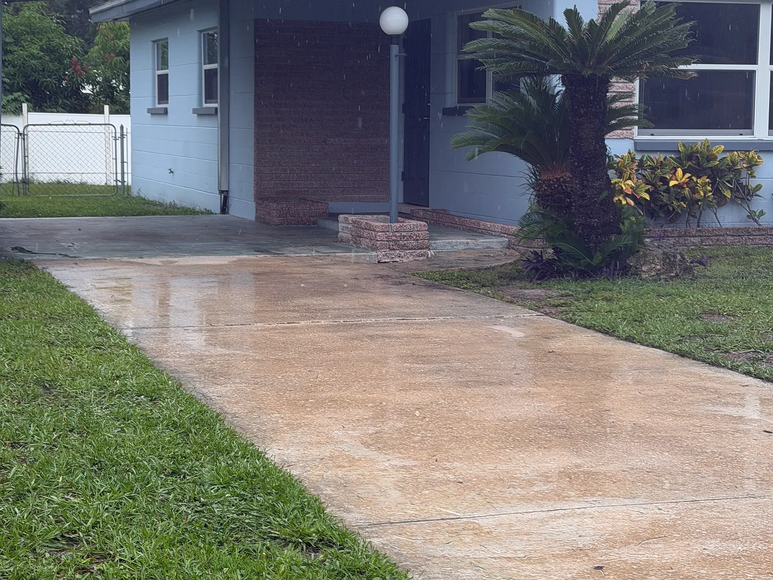 3 bed, 1350 sqft, $2,100 — Photo 3