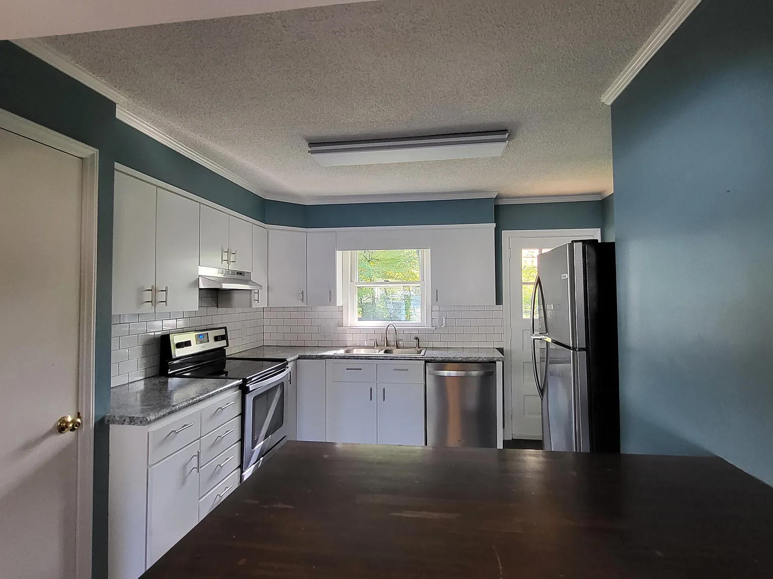3 bed, 1008 sqft, $1,675 — Photo 2