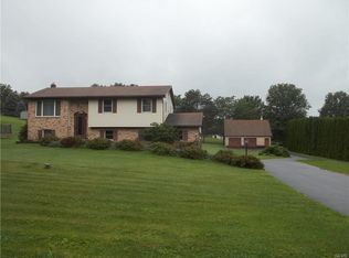 911 Alpine Dr, Danielsville, PA 18038