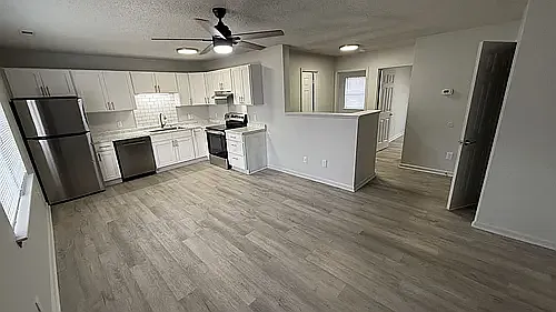 Boulevard West Apartments — Photo 24
