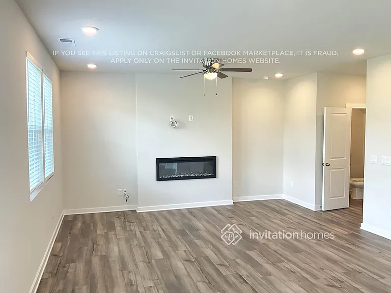 814 Olde England Dr — Photo 2