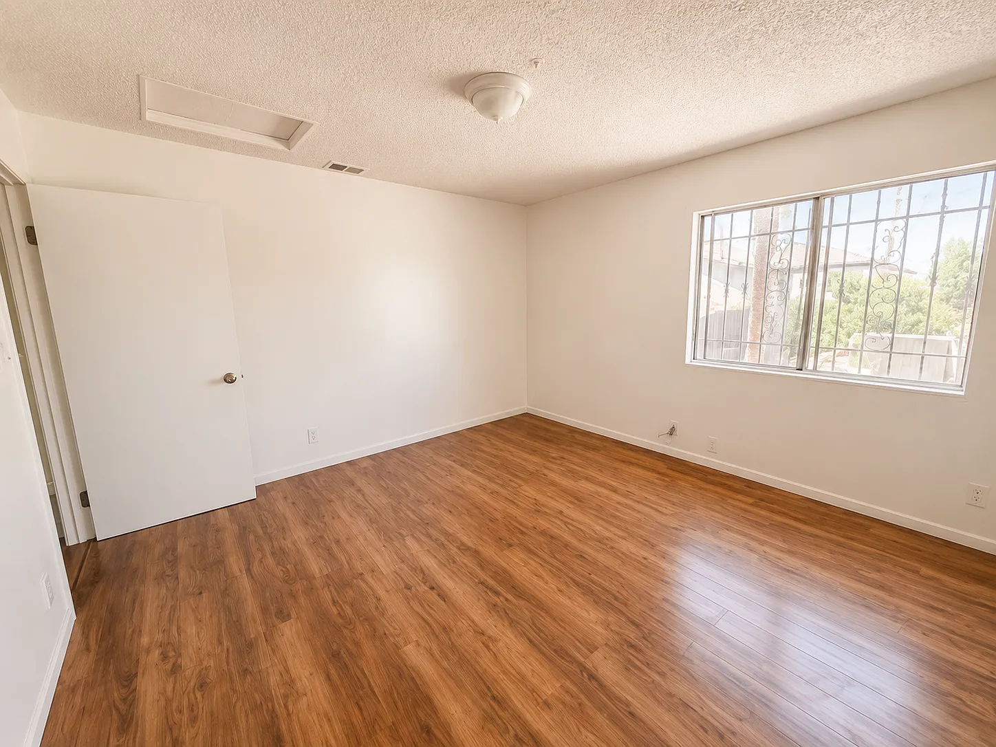 2802 W Ramona Rd — Photo 4