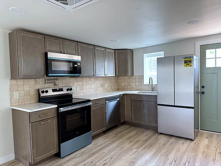 1804 Slate Ave NW — Photo 18