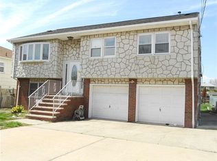 36 Valley Ct, Secaucus, NJ 07094