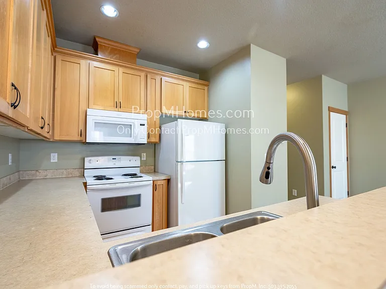 2611 SE 105th Ave — Photo 4