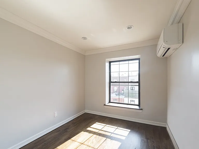 458 Jefferson Ave #3 — Photo 7
