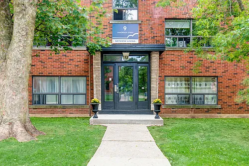 47 Strathcona Ave N Photo 1