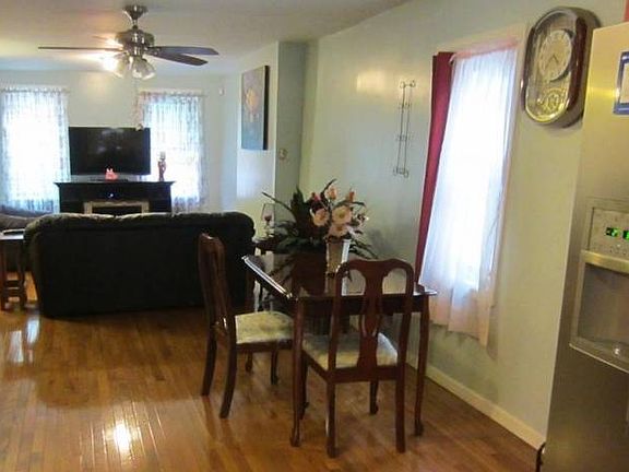 3rd image of 365A Quincy St #A