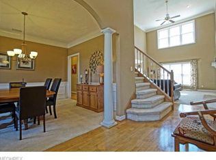 10 Kingston Dr, Aurora, OH 44202