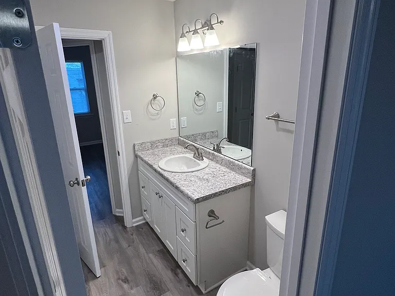 1807 Graymont Ln SW #B — Photo 8