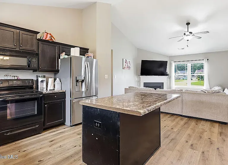 210 Brice Ct — Photo 15