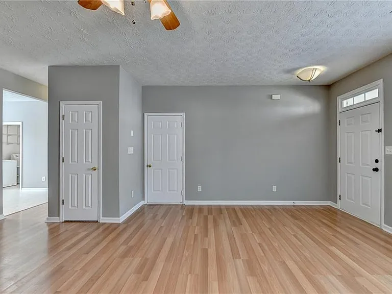 3067 Kentmere Dr — Photo 9