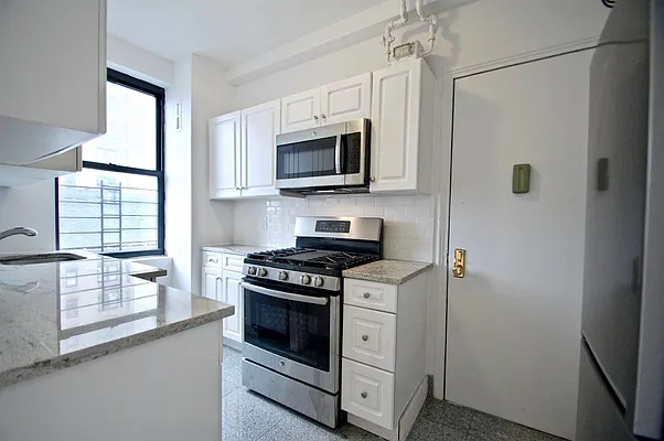 Rented by Bohemia Realty Group | media 16