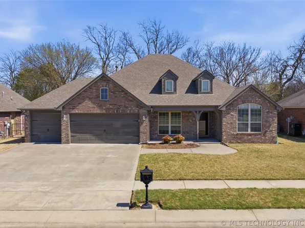 2305 S 17th St, Broken Arrow, OK 74012