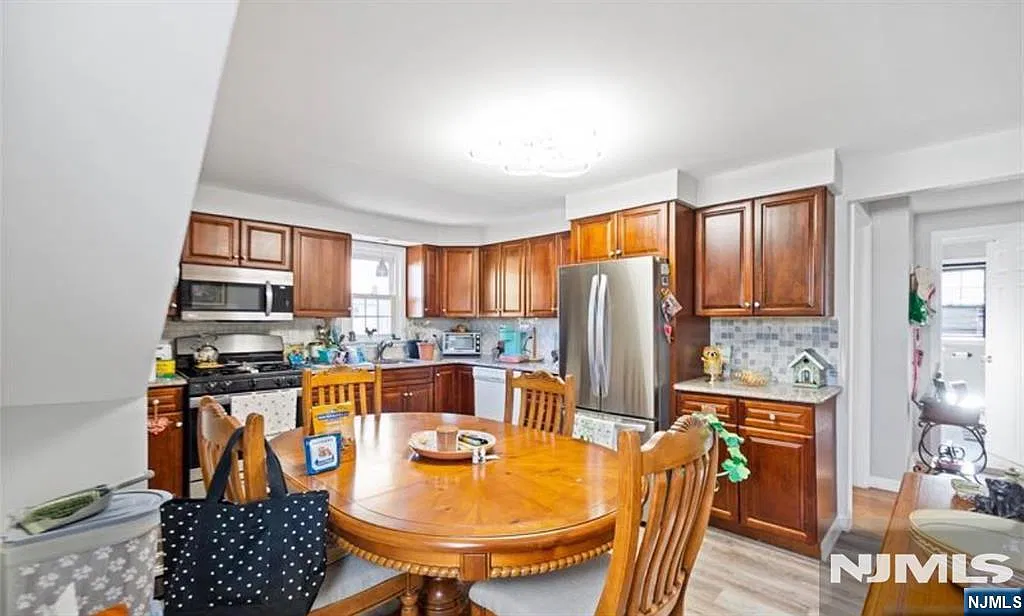 2 bed, 1.0 bath, $2,800 — Photo 3