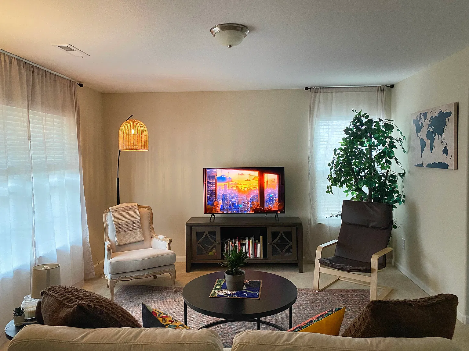 3 bed, 2.5 bath, 1606 sqft, $2,400 — Photo 3