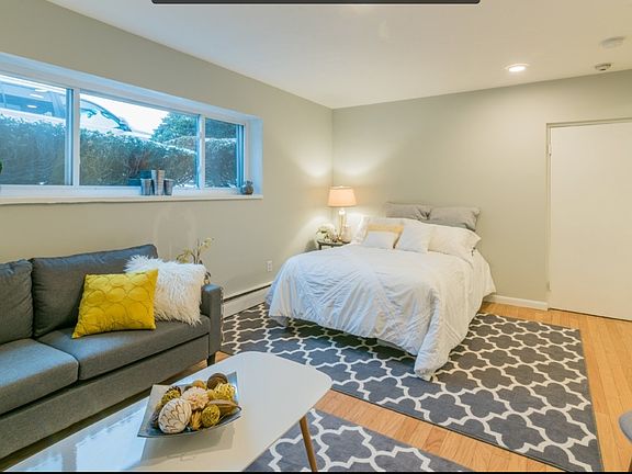2nd image of 412 Langley Rd APT 2