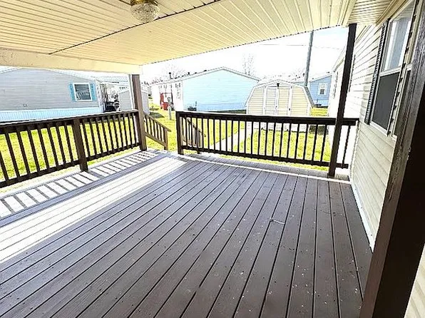 24853 S Cherokee Dr, Flat Rock, MI 48134