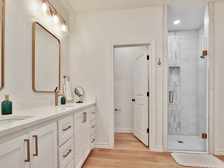 1409 Quincy Ave — Photo 10
