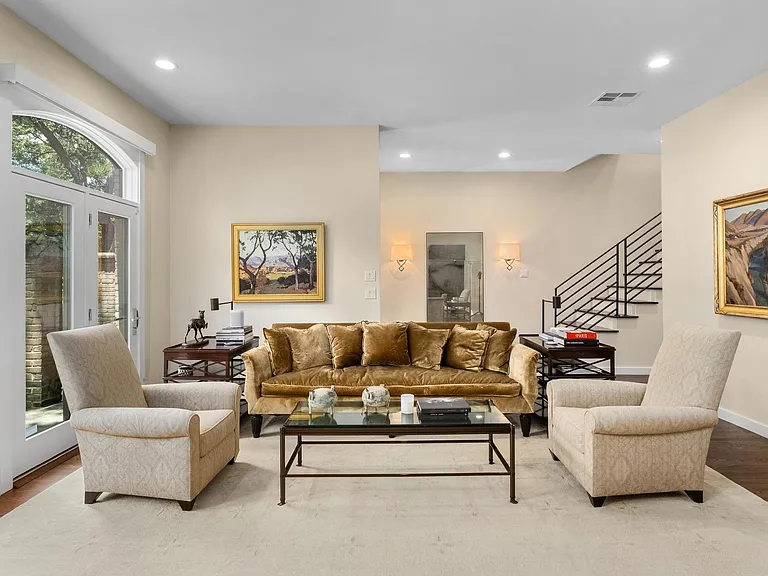 3718 Bridle Path — Photo 6