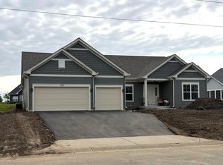 1515 Stone Ridge Dr, Lake Geneva, WI 53147