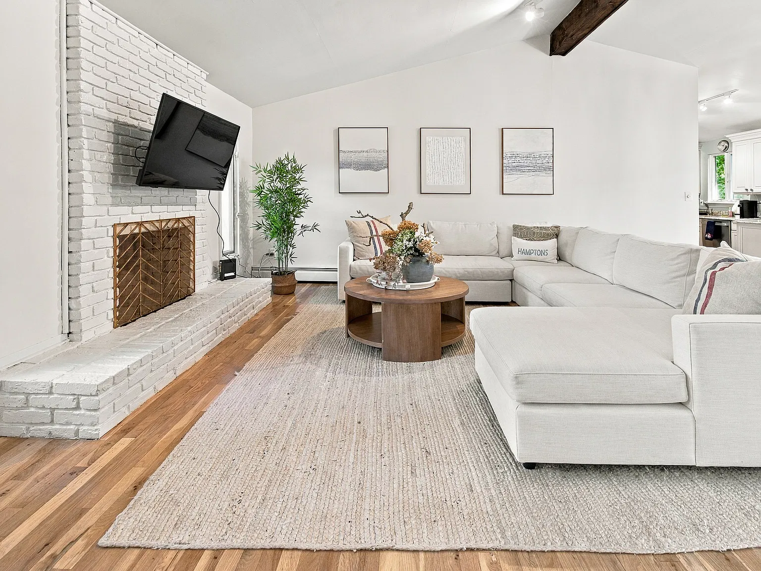 Easy Summer Living in Shinnecock Hills — Photo 2