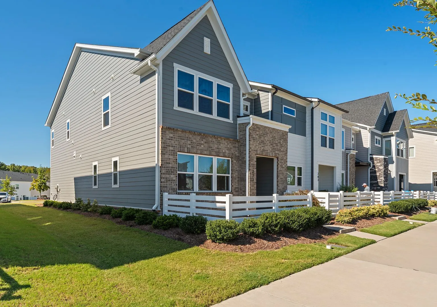 Spacious 3-Bedroom Pittsboro Townhome with Garage, Loft & Modern Finishes — Photo 2