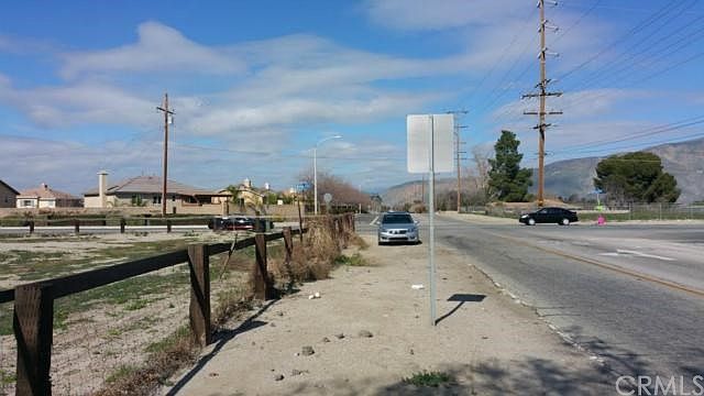 1st image of 720 S Lyon Ave