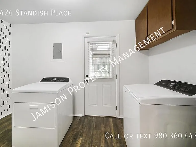 1424 Standish Pl — Photo 24