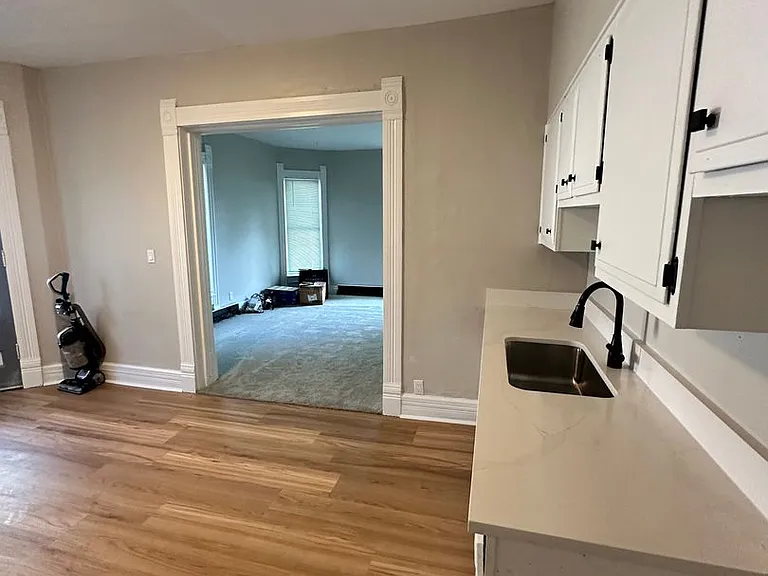 121 Washington St — Photo 3
