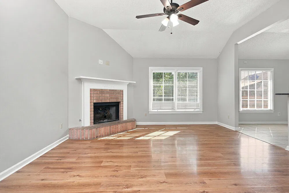 3 bed, 2.0 bath, 1893 sqft, $1,925 — Photo 4