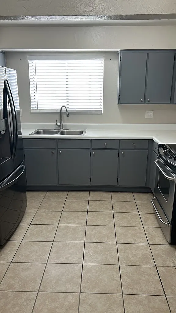 3 bed, 1100 sqft, $1,500 — Photo 1