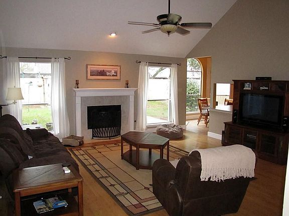 Vaulted ceilings set this home apart from others in this price range. Lots of appeal in this home!