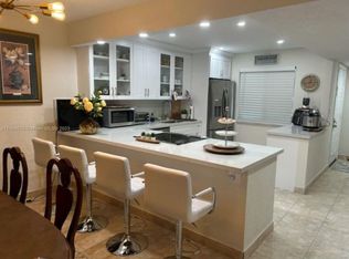 331 Lakeview Dr APT 102, Weston, FL 33326