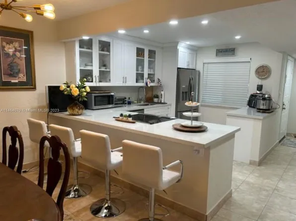 331 Lakeview Dr APT 102, Weston, FL 33326