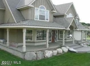 3090 Scenicview Dr, Wenatchee, WA 98801