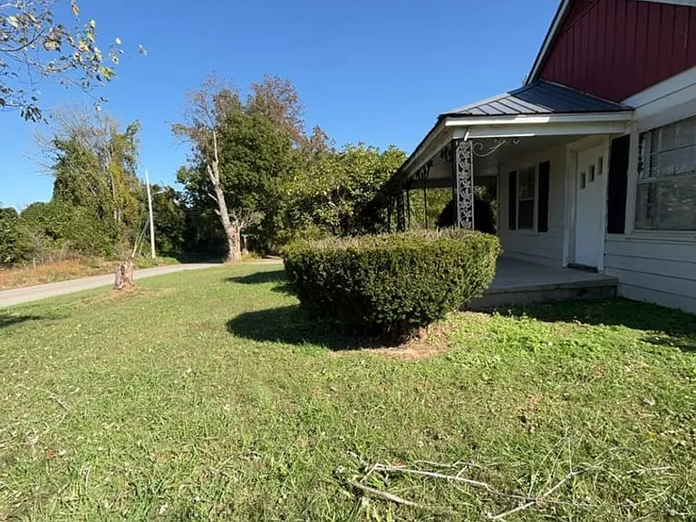 312 Higginbotham Rd — Photo 3