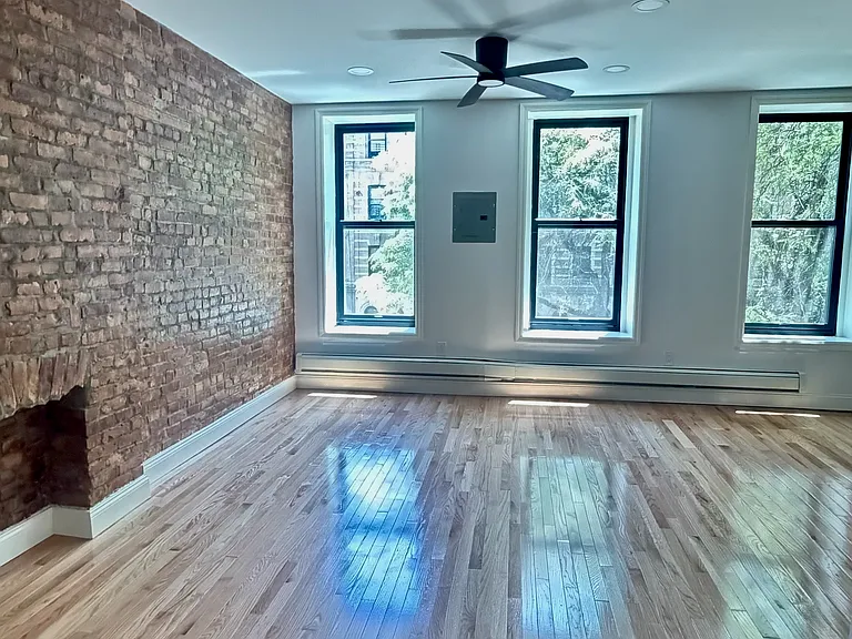 251 Madison St #2 — Photo 2
