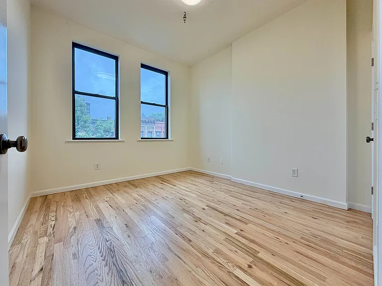 105 11th St #4F — Photo 15