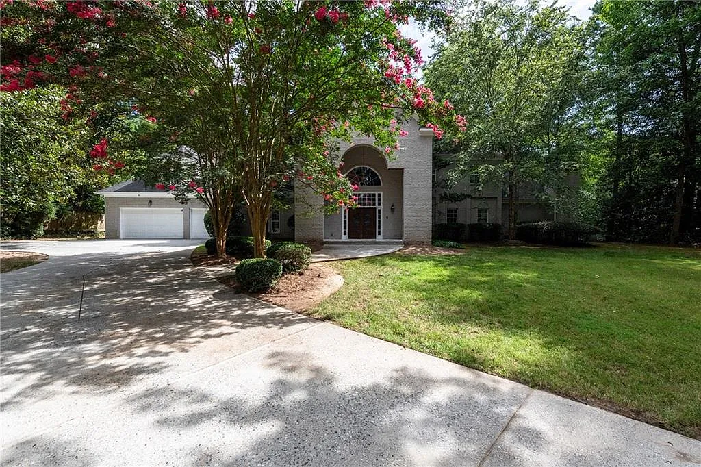 5 bed, 6.5 bath, $8,000 — Photo 2