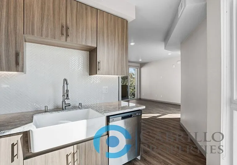 3093 Broadway #402 — Photo 8