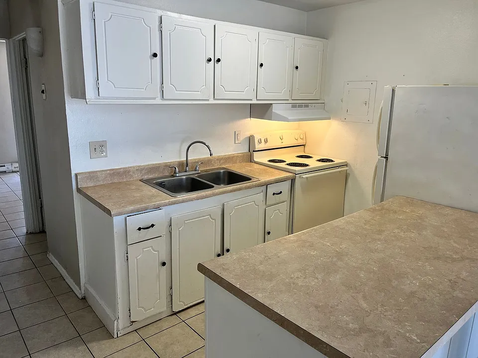 Campbell Plaza Garden Apartments