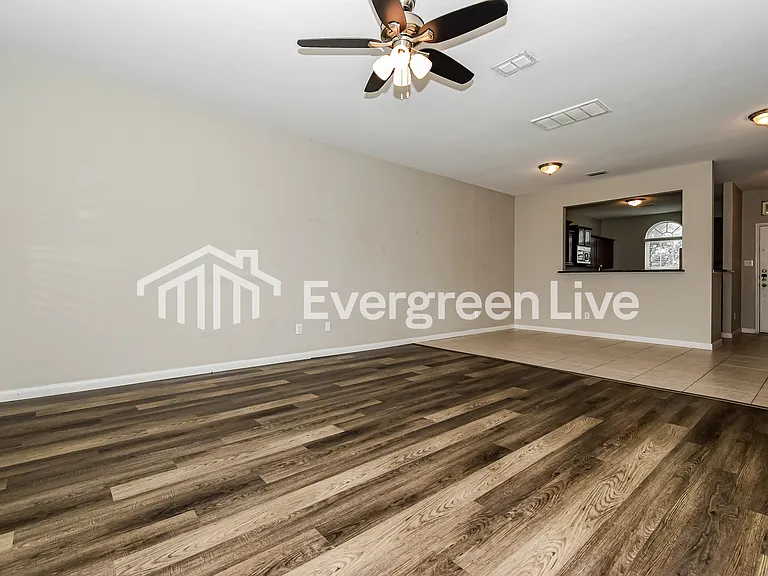2229 Sumac Dr — Photo 4