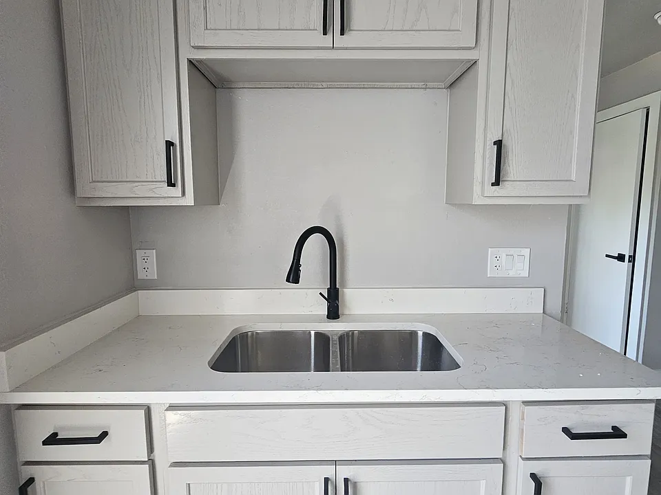 216 Forrest Ave #5