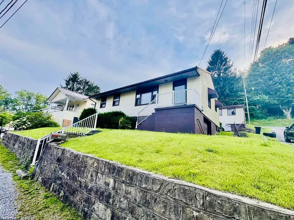 1414 Hood St, Fairmont, WV 26554