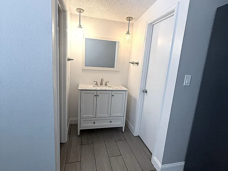 6028 Downey St NE — Photo 25