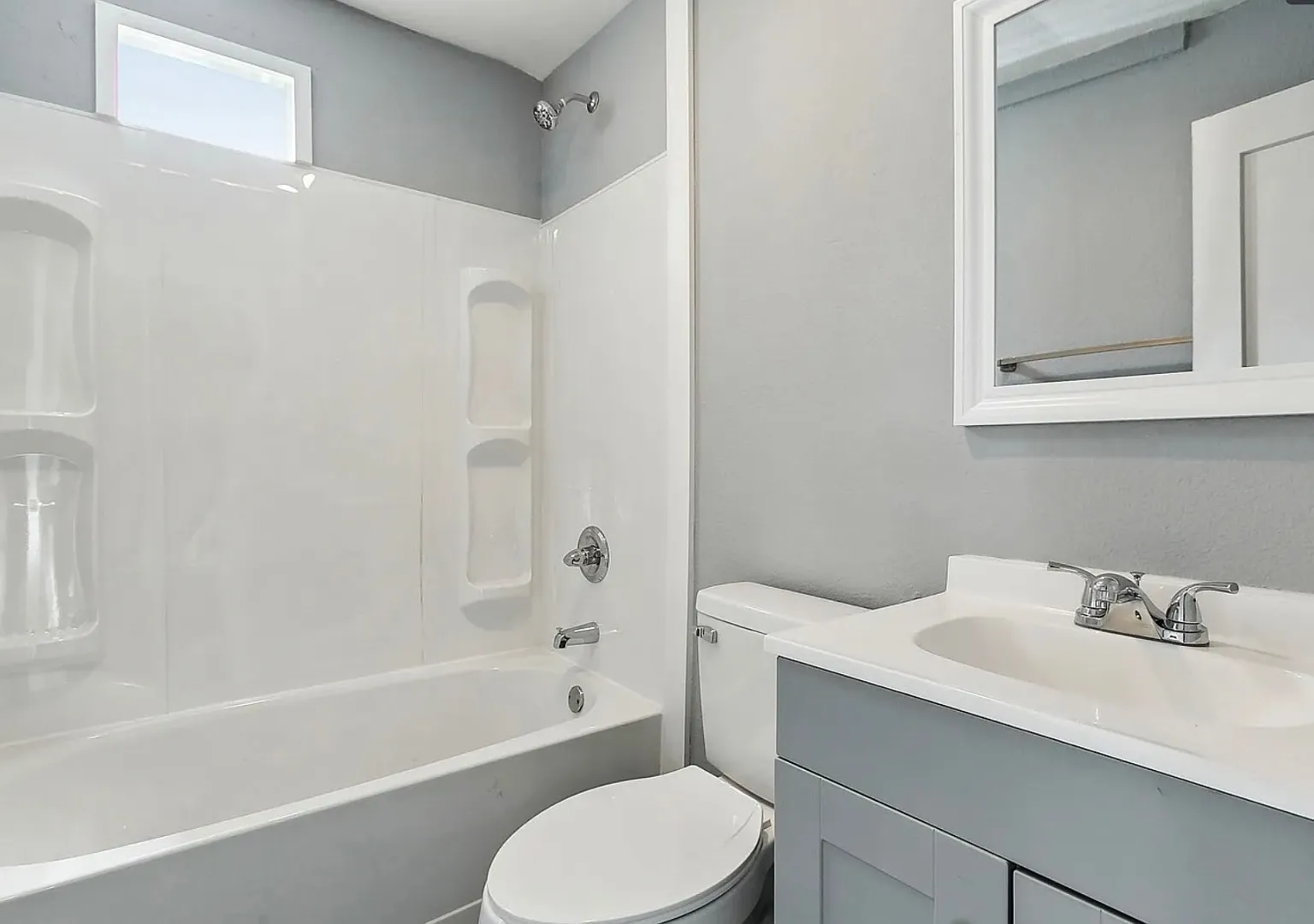 Clean Studio Apartment Near Uptown — Photo 3