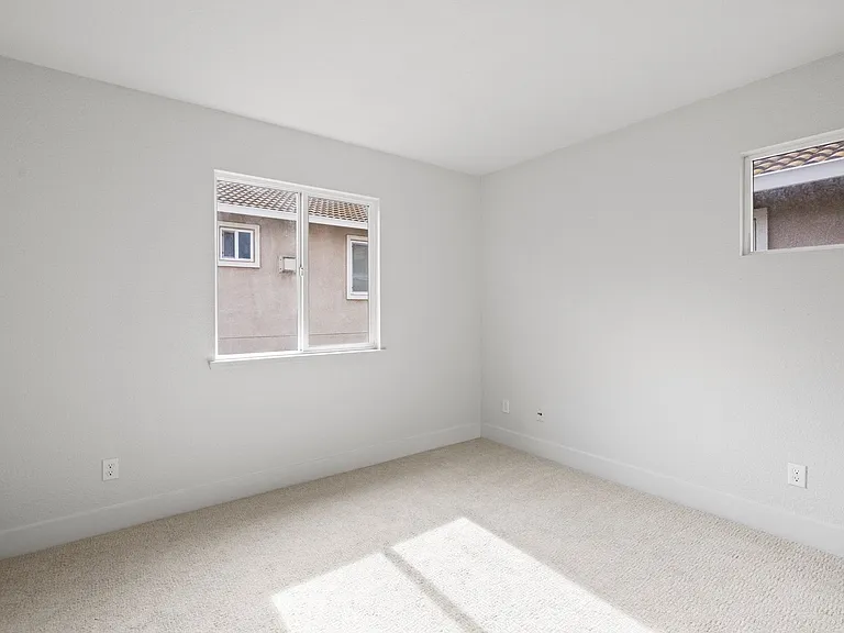 527 Scudero Cir — Photo 21