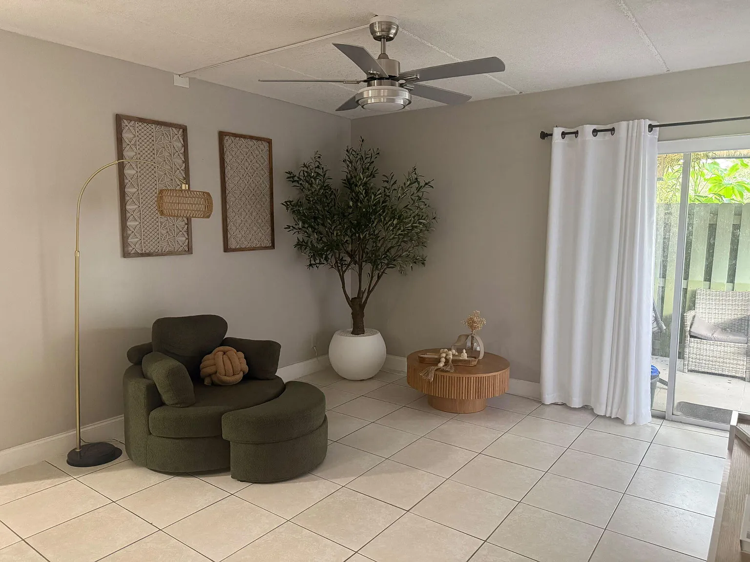 2 bed, 1.5 bath, 880 sqft, $2,000 — Photo 3