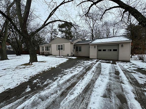2nd image of 7633 Lake Wood Dr